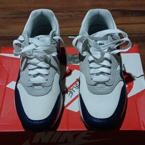 NAVY BLUE AN WHITE AIR MAX 1